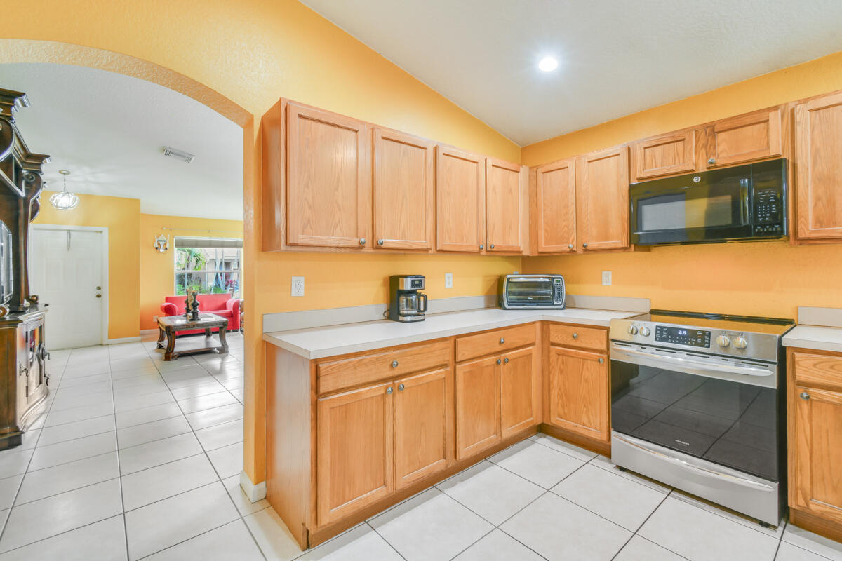 1047 Big Torch Street Riviera Beach, FL 33407 - Photo 10 of 35 Kitchen