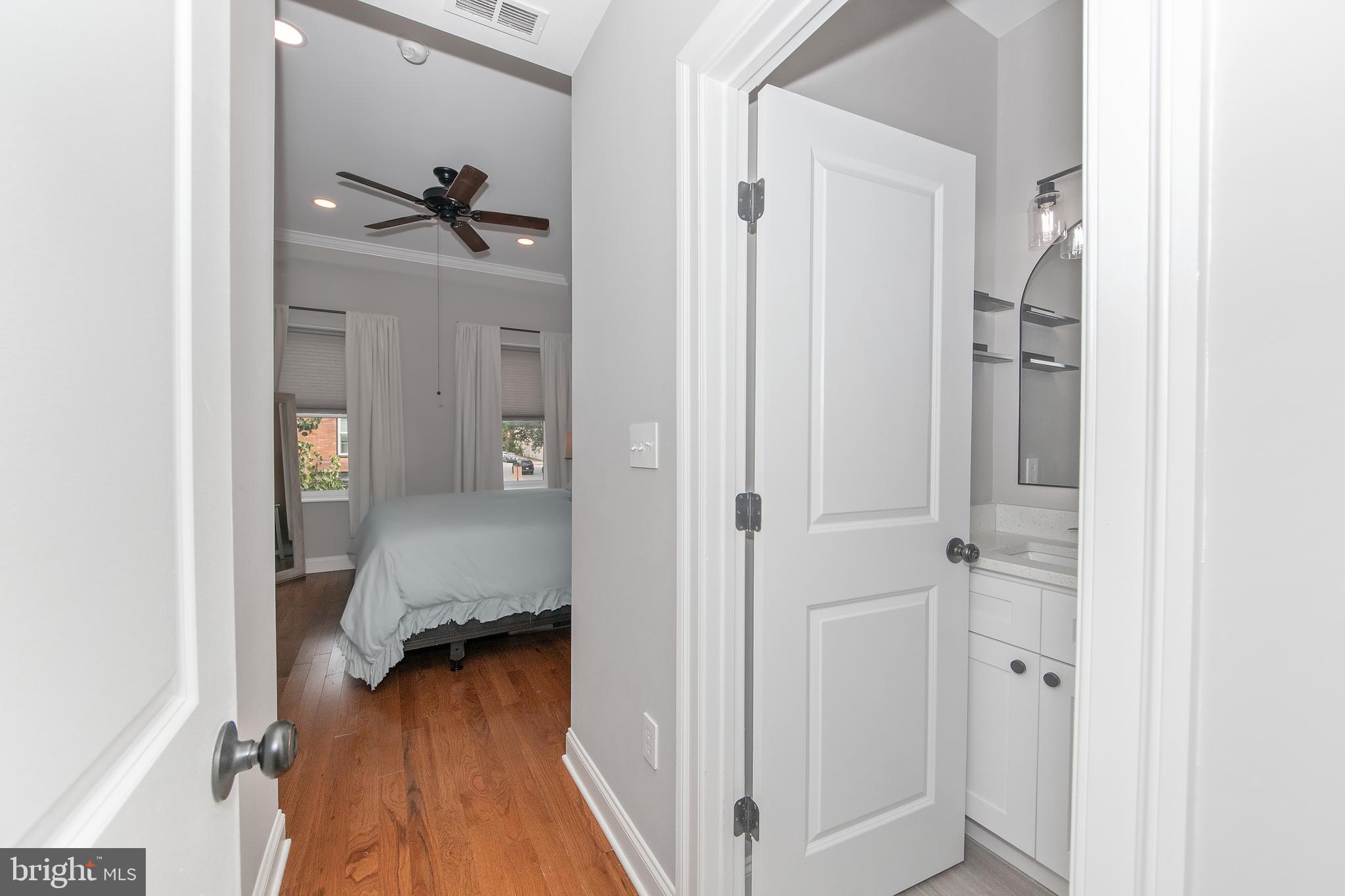 534 South Decker Avenue Baltimore, MD 21224 - Photo 14 of 55 Primary bedroom with private en suite