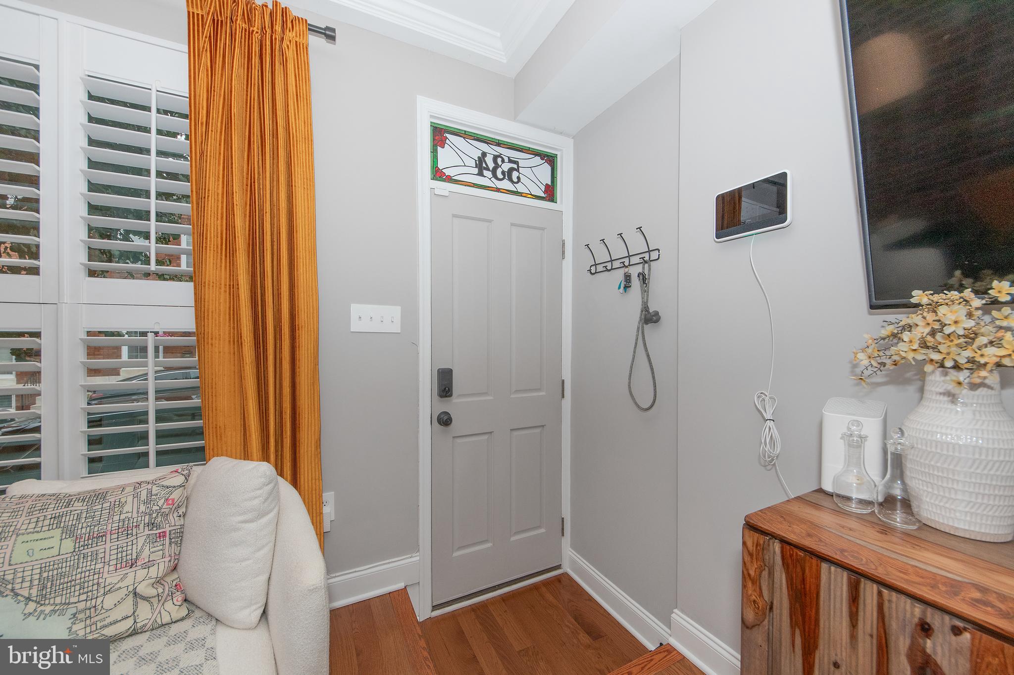 534 South Decker Avenue Baltimore, MD 21224 - Photo 6 of 55 Living room