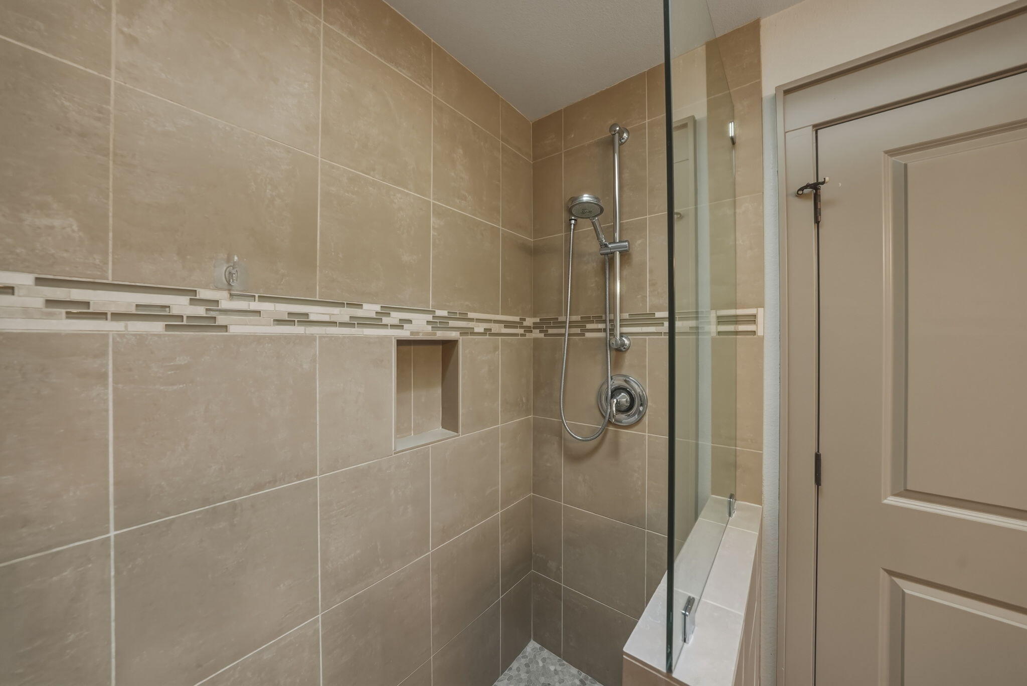 240 Northwest Skyliner Summit Loop Bend, OR 97703 - Photo 58 of 77 JUNIOR SUITE #3 BATHROOM