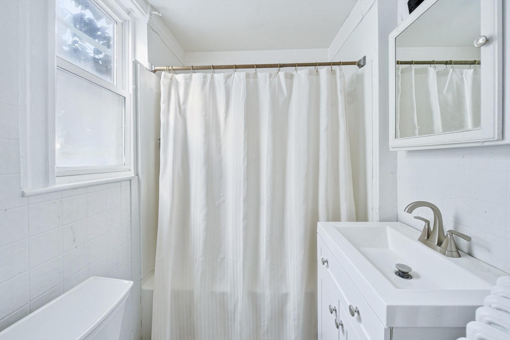 91 Farnham Street Lawrence, MA 01843 - Photo 8 of 29