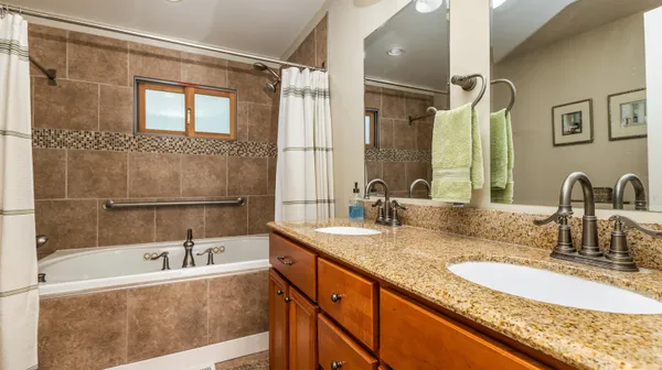 $284,900 | 2 Sunbow Path, Galena, IL 61036