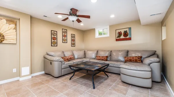 $284,900 | 2 Sunbow Path, Galena, IL 61036