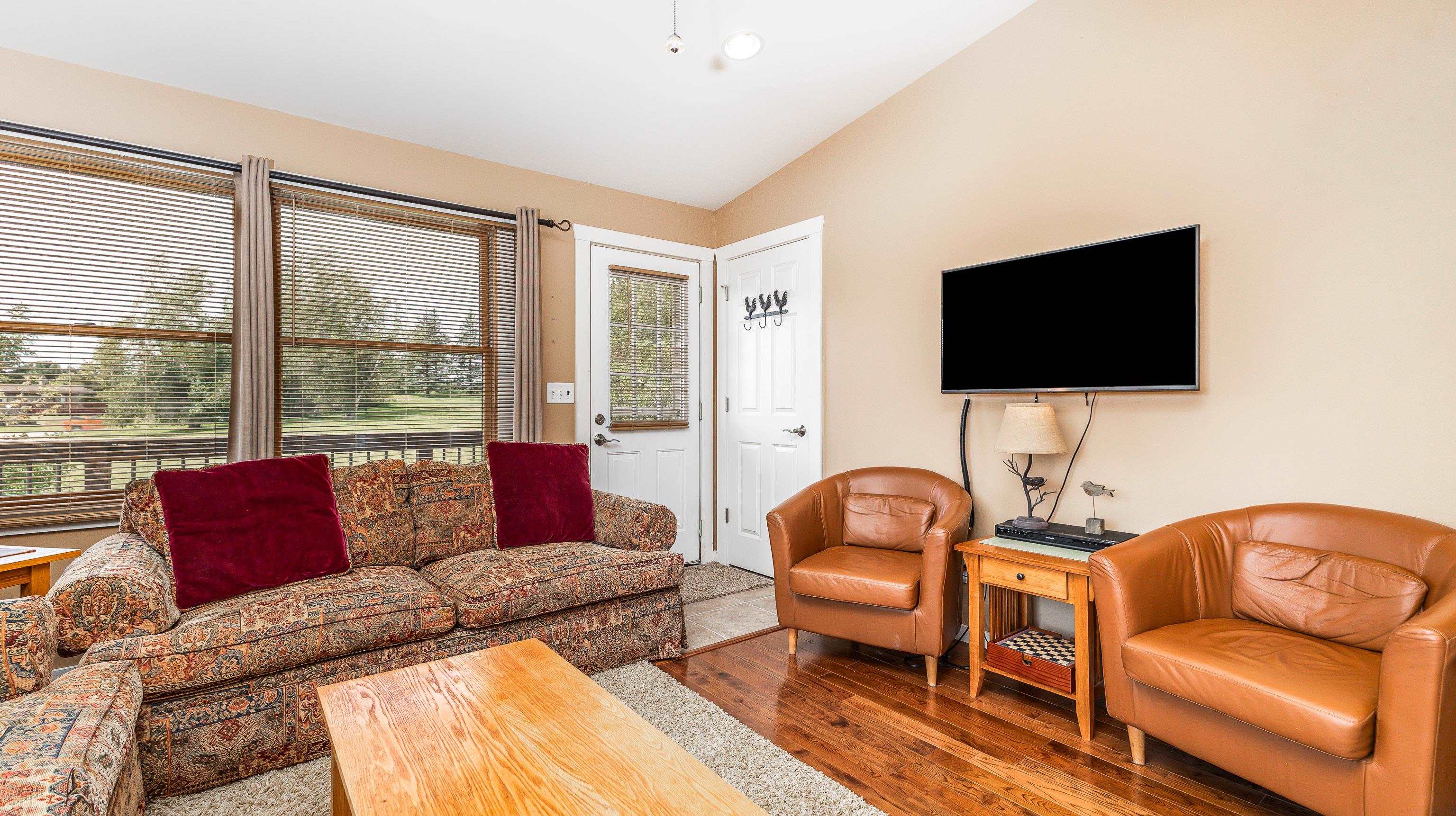 2 Sunbow Path Galena, IL 61036 - Photo 7 of 37 a living room with furniture and a flat screen tv