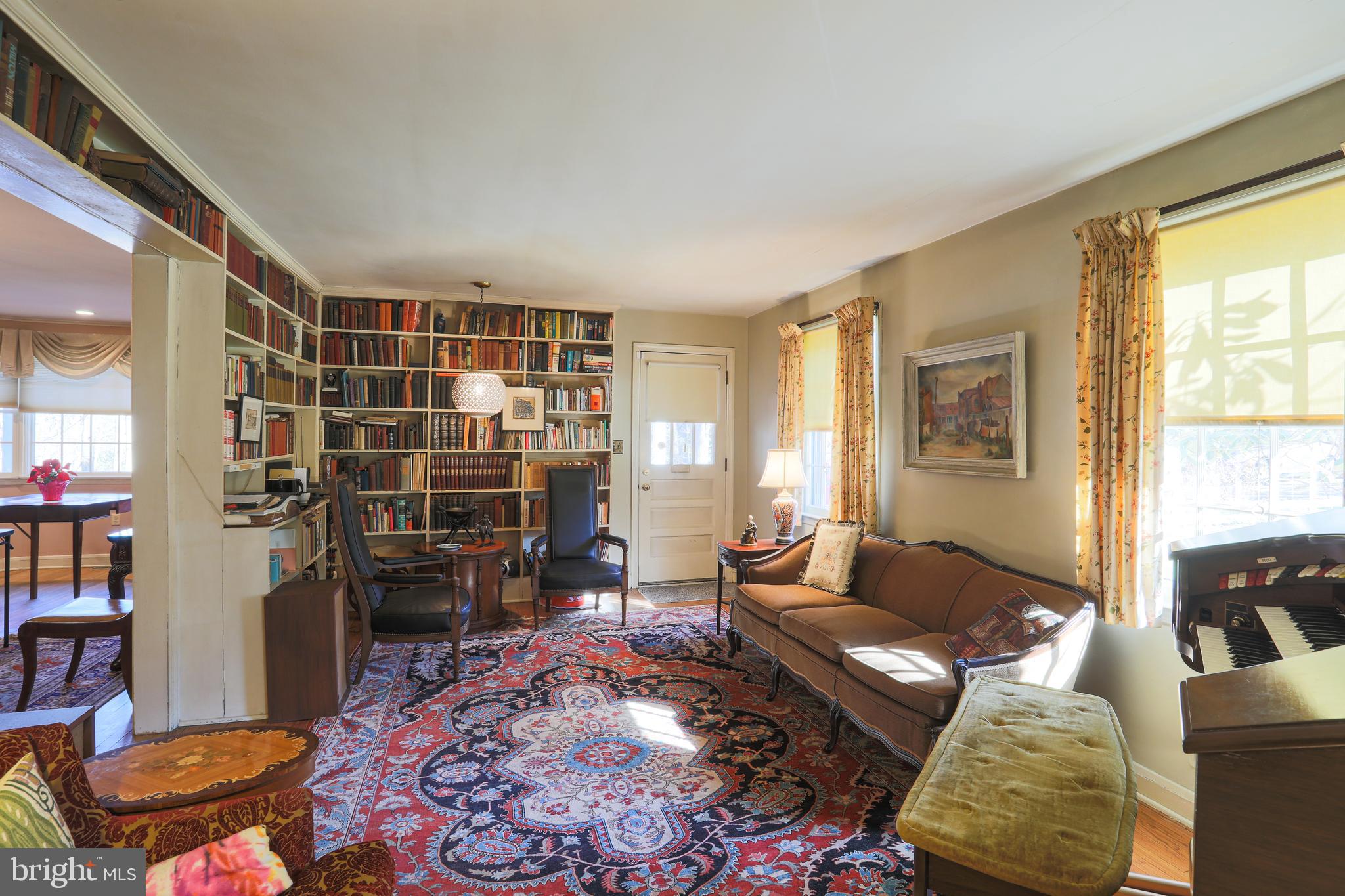 Living room is between dining room and foyer
