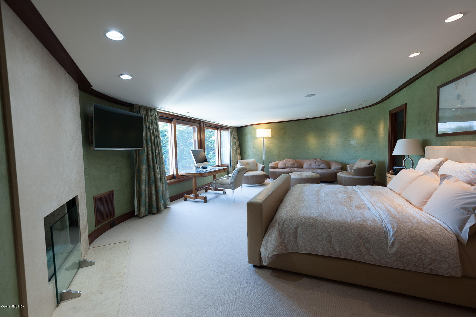 2 Seagate Road Riverside, CT 06878 - Photo 14 of 38 a spacious bedroom with two beds and a large window