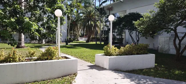 $1,400 | 484 Northwest 165th St Road, Unit A214, Miami, FL 33169