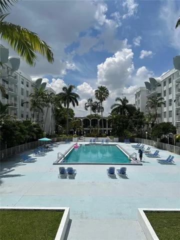 $1,400 | 484 Northwest 165th St Road, Unit A214, Miami, FL 33169