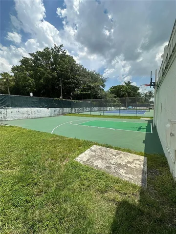 $1,400 | 484 Northwest 165th St Road, Unit A214, Miami, FL 33169