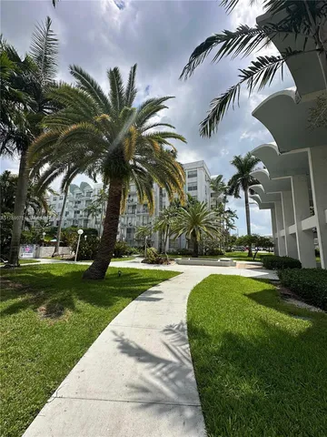 $1,400 | 484 Northwest 165th St Road, Unit A214, Miami, FL 33169