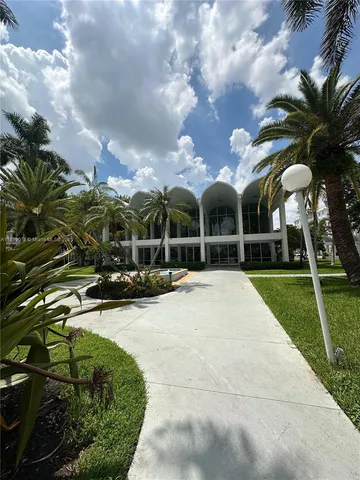 $1,400 | 484 Northwest 165th St Road, Unit A214, Miami, FL 33169