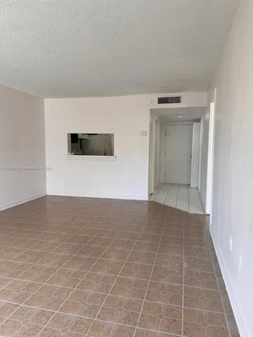 $1,400 | 484 Northwest 165th St Road, Unit A214, Miami, FL 33169