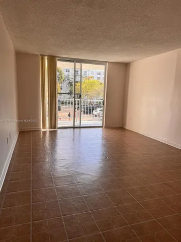 $1,400 | 484 Northwest 165th St Road, Unit A214, Miami, FL 33169