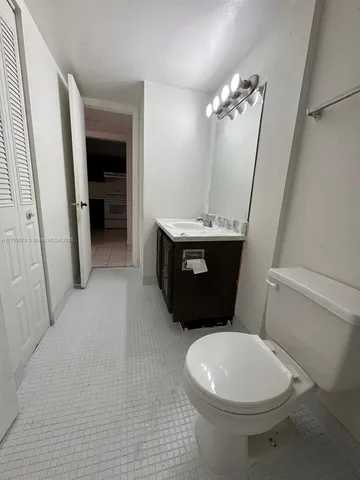 $1,400 | 484 Northwest 165th St Road, Unit A214, Miami, FL 33169