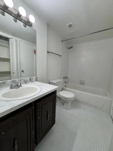 $1,400 | 484 Northwest 165th St Road, Unit A214, Miami, FL 33169