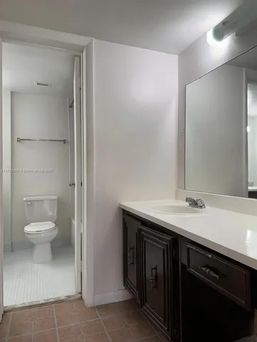 $1,400 | 484 Northwest 165th St Road, Unit A214, Miami, FL 33169