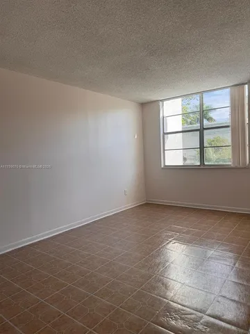 $1,400 | 484 Northwest 165th St Road, Unit A214, Miami, FL 33169