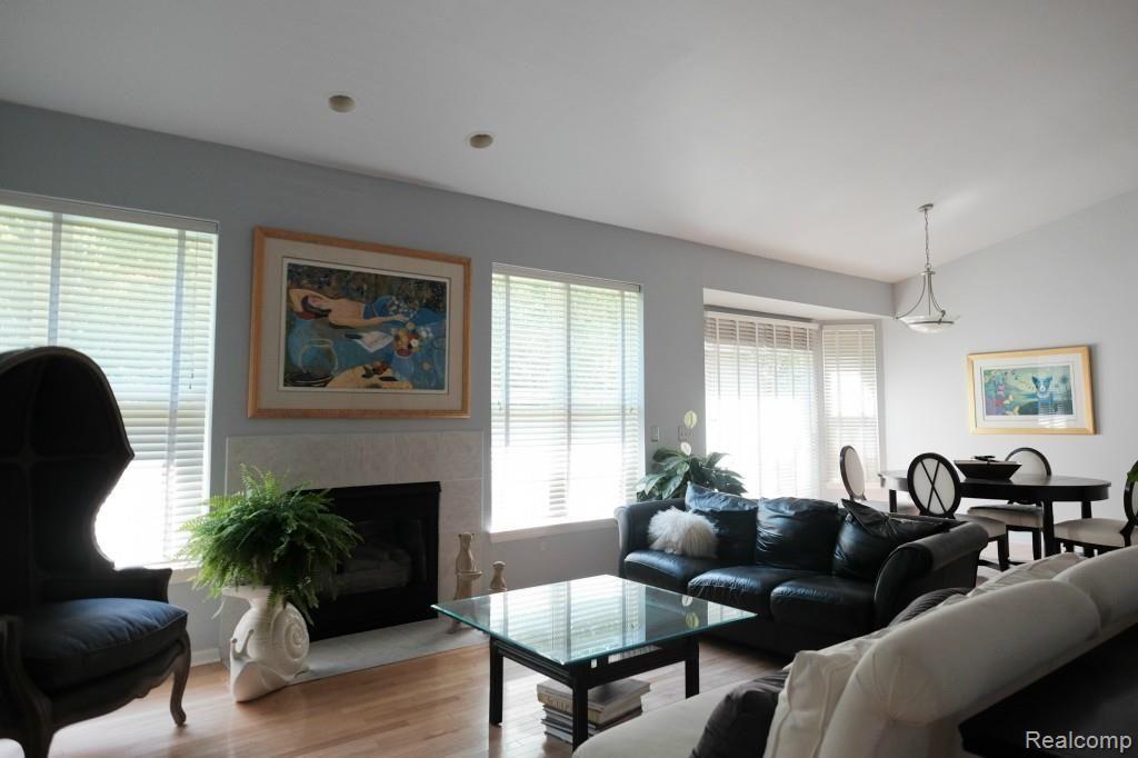 5423 Simpson Lake Road West Bloomfield, MI 48323 - Photo 6 of 27 009_5423SimpsonLakeWB.jpg