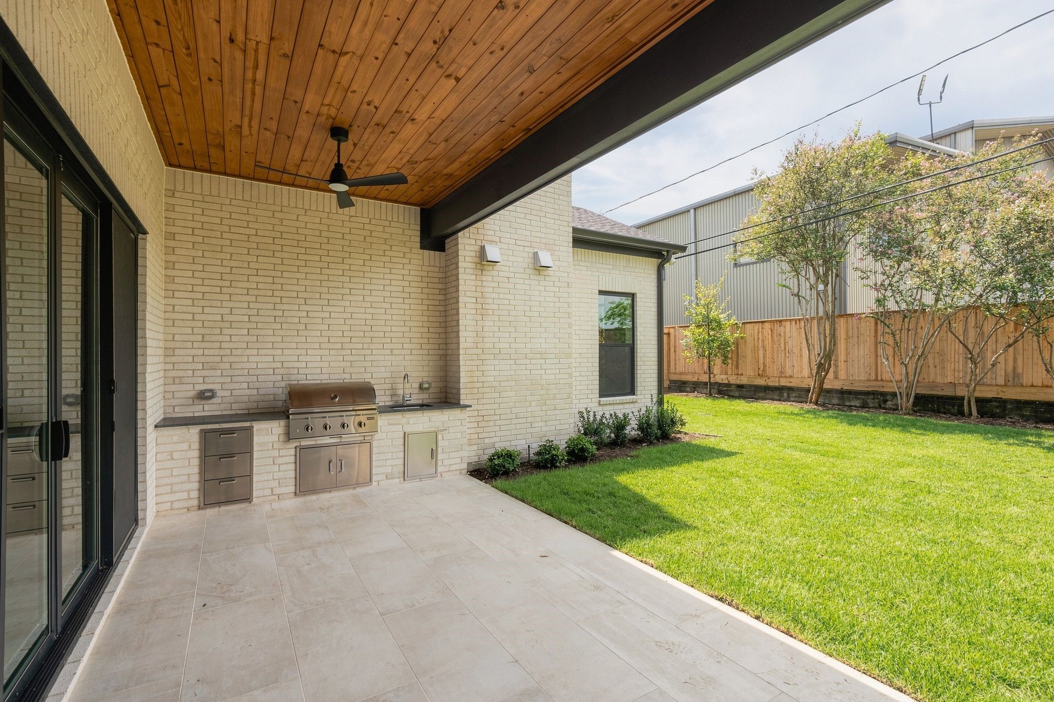 1525 Ronson Road Houston, TX 77055 - Photo 30 of 31 Outdoor kitchen