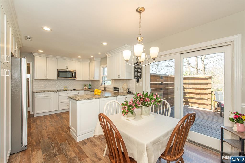 5 Robin Hill Road North Caldwell, NJ 07006 - Photo 11 of 32