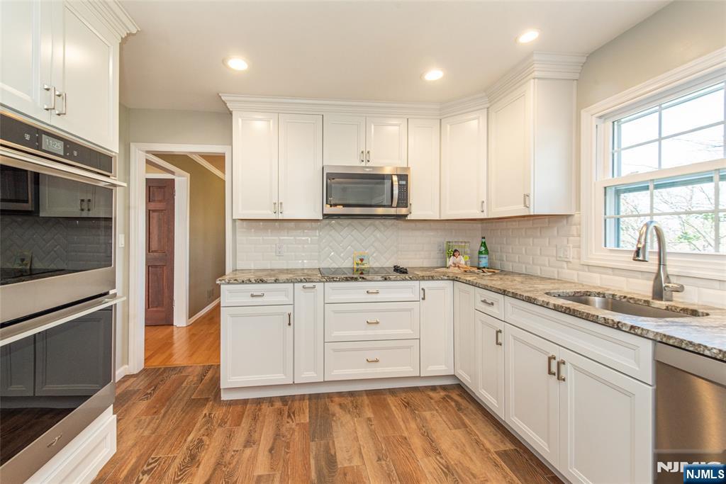 5 Robin Hill Road North Caldwell, NJ 07006 - Photo 13 of 32