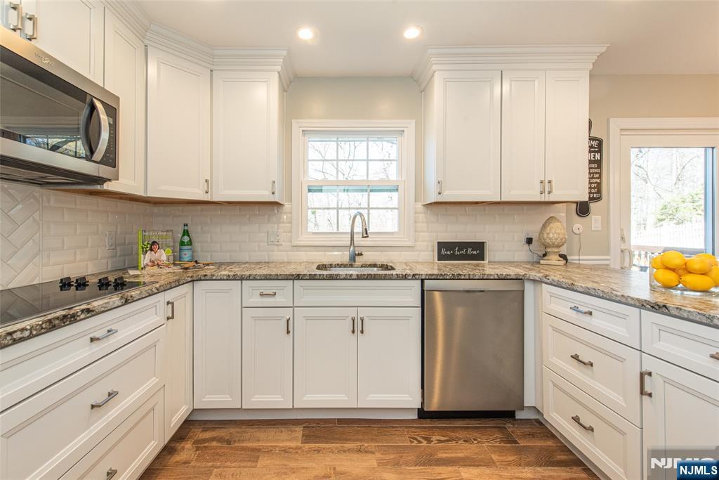 5 Robin Hill Road North Caldwell, NJ 07006 - Photo 14 of 32