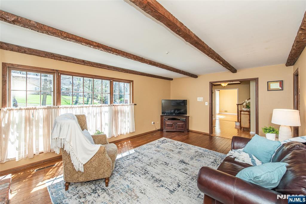 5 Robin Hill Road North Caldwell, NJ 07006 - Photo 18 of 32