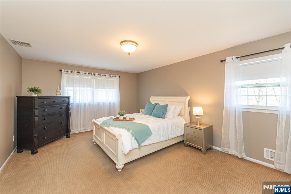 5 Robin Hill Road North Caldwell, NJ 07006 - Photo 19 of 32