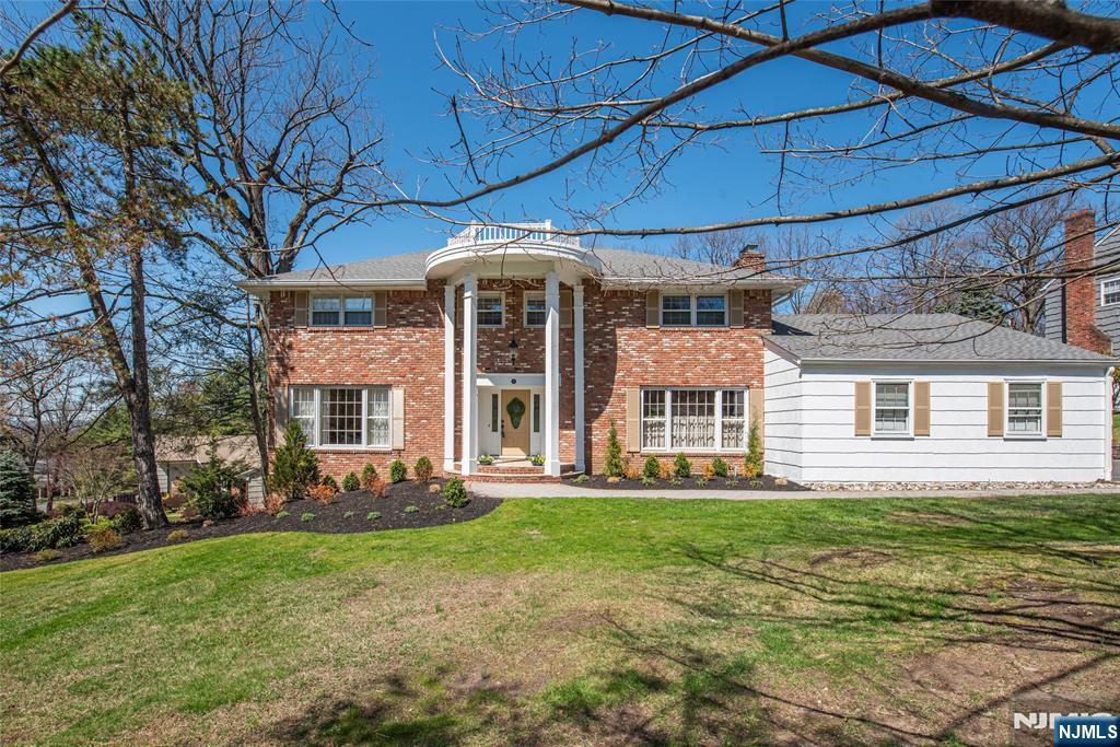 5 Robin Hill Road North Caldwell, NJ 07006 - Photo 2 of 32