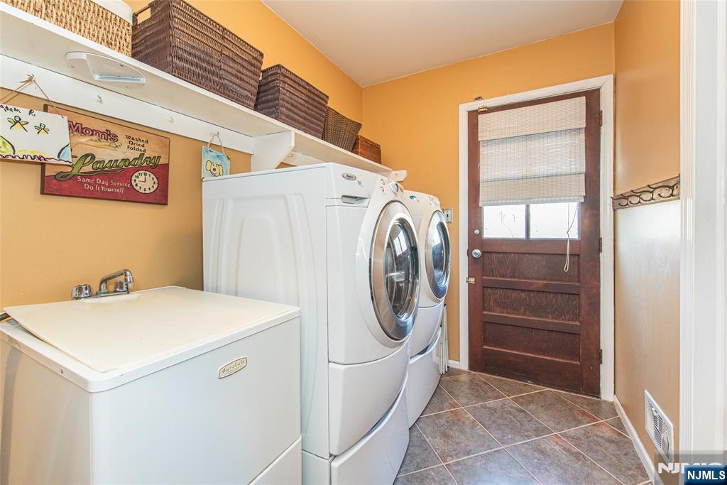 5 Robin Hill Road North Caldwell, NJ 07006 - Photo 25 of 32