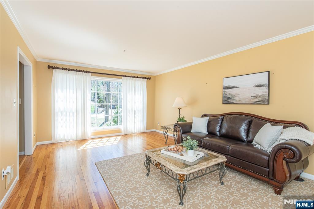 5 Robin Hill Road North Caldwell, NJ 07006 - Photo 5 of 32