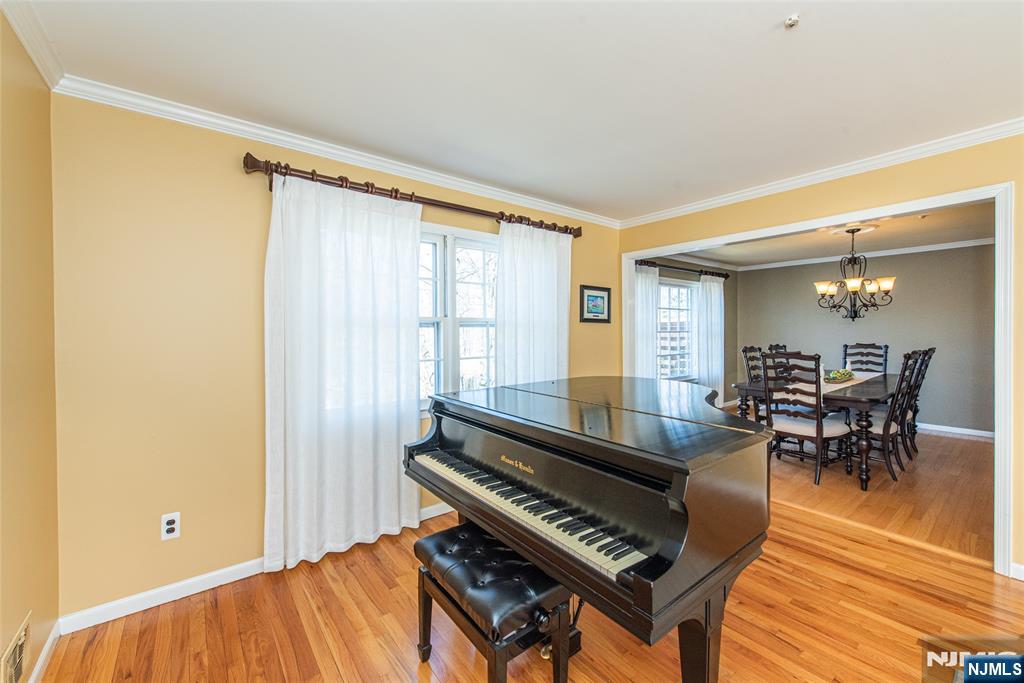 5 Robin Hill Road North Caldwell, NJ 07006 - Photo 6 of 32