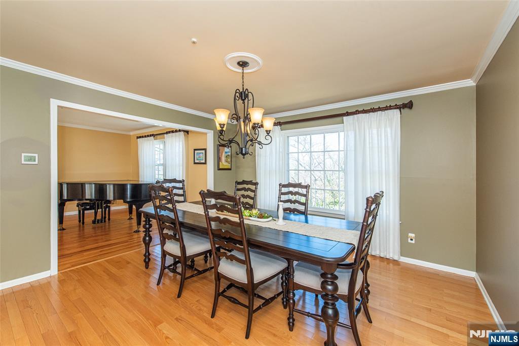 5 Robin Hill Road North Caldwell, NJ 07006 - Photo 7 of 32