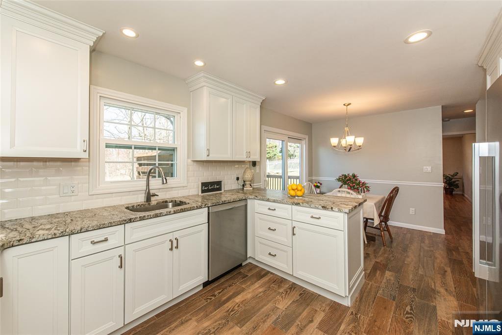 5 Robin Hill Road North Caldwell, NJ 07006 - Photo 9 of 32