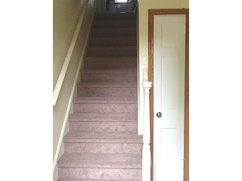 740 Scott Road Mt. Lebanon, PA 15228 - Photo 3 of 25 Entry/Foyer.