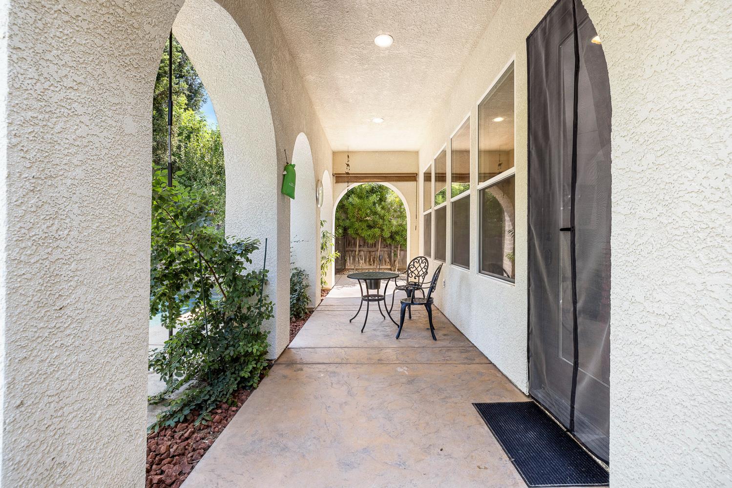 3133 Everglade Avenue Clovis, CA 93619 - Photo 27 of 33 an entryway with wooden floor and outdoor space