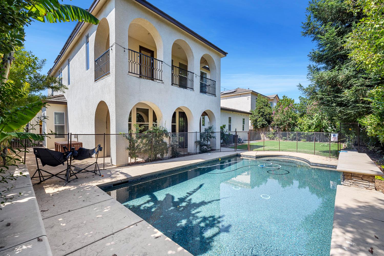 3133 Everglade Avenue Clovis, CA 93619 - Photo 29 of 33 a view of a house with swimming pool