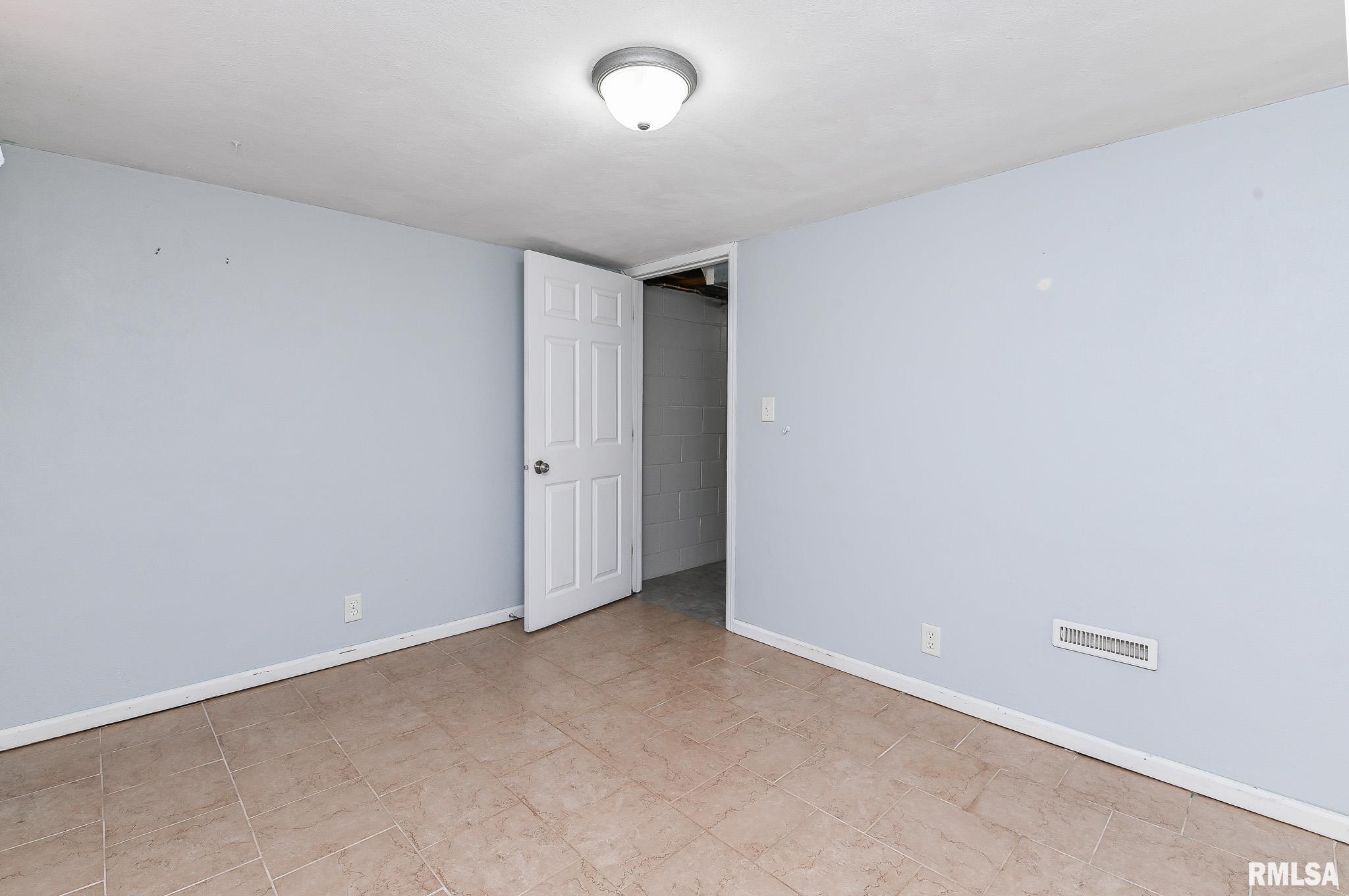 1002 Black Street Pekin, IL 61554 - Photo 19 of 26