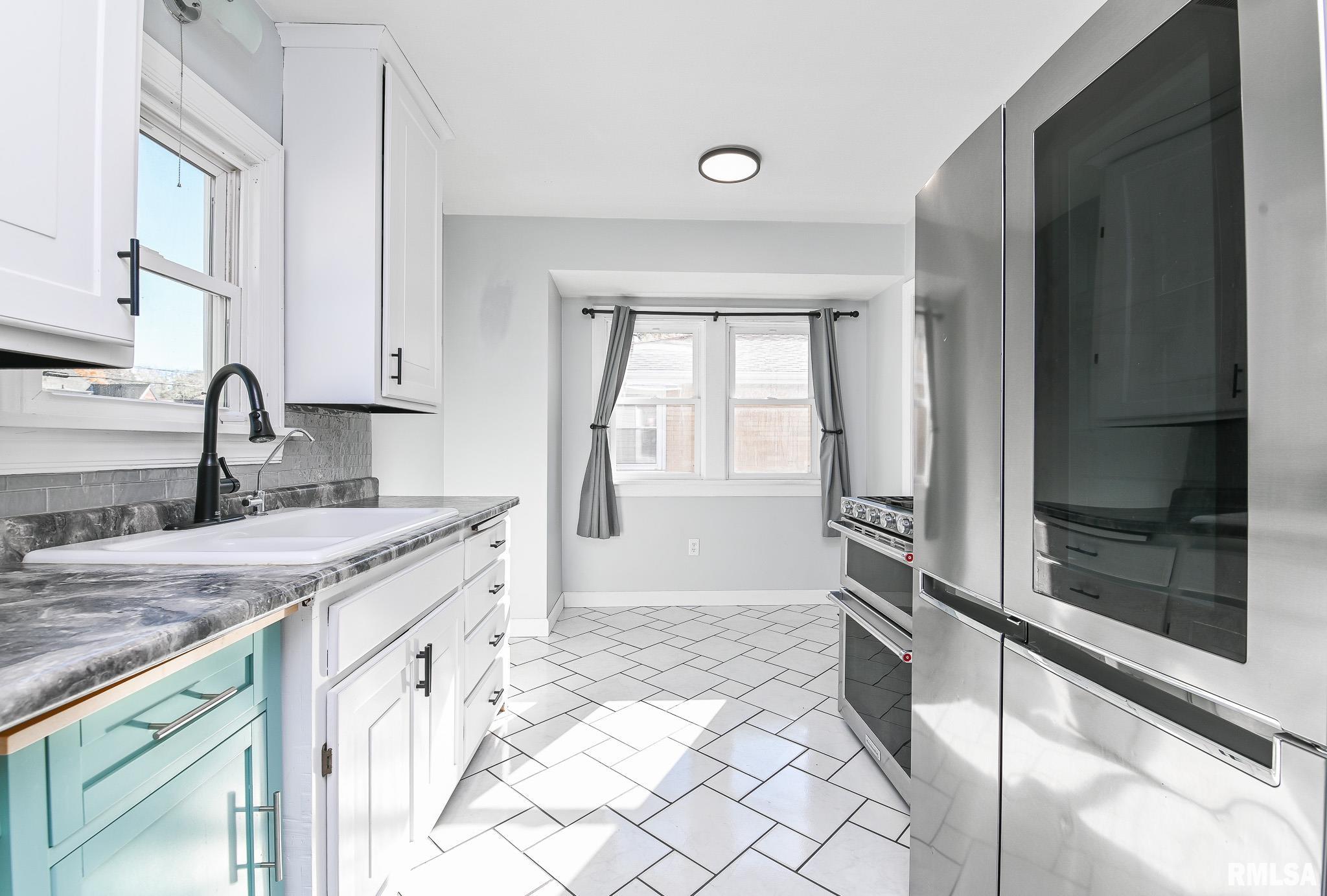 1002 Black Street Pekin, IL 61554 - Photo 3 of 26