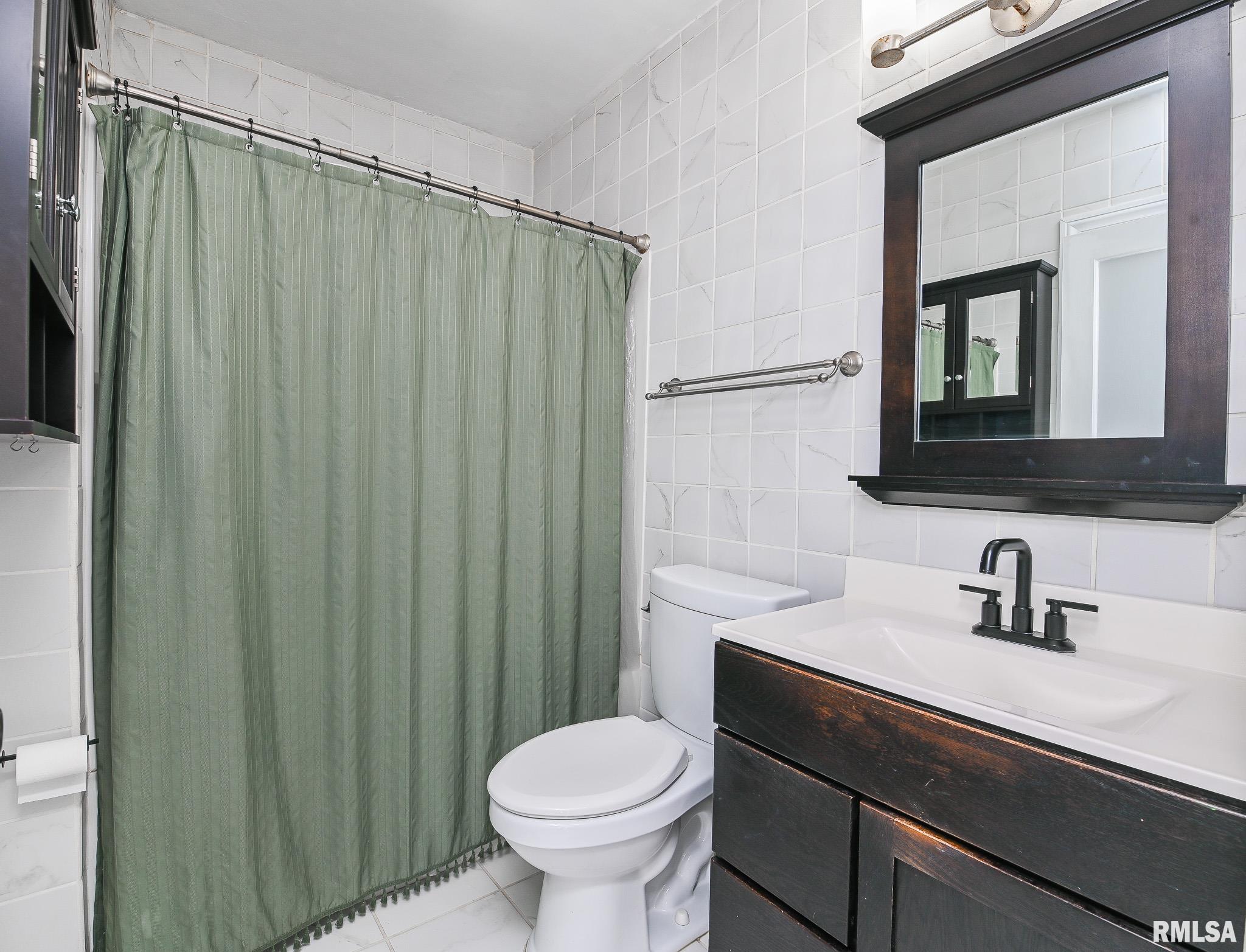 1002 Black Street Pekin, IL 61554 - Photo 5 of 26