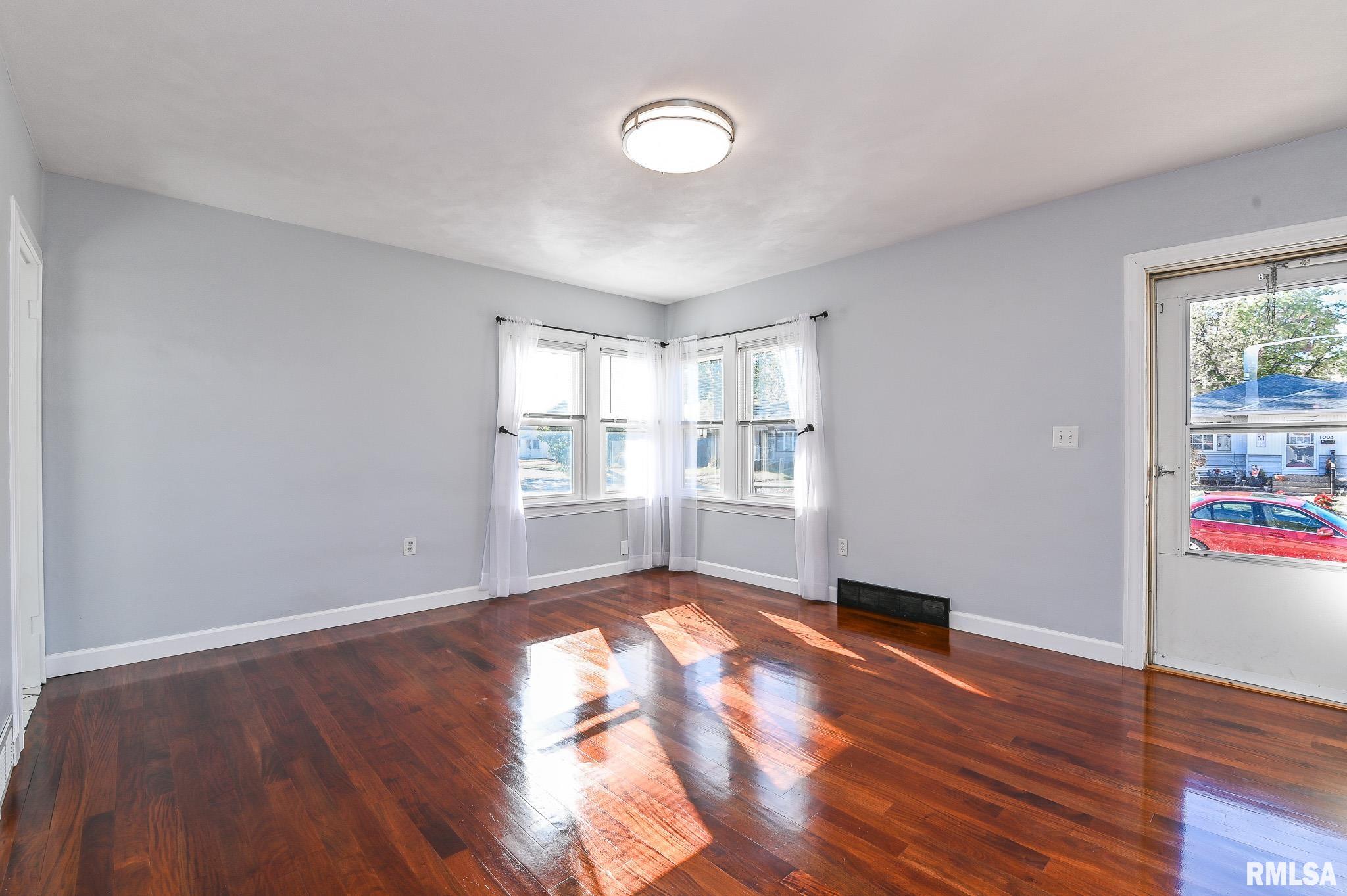 1002 Black Street Pekin, IL 61554 - Photo 7 of 26