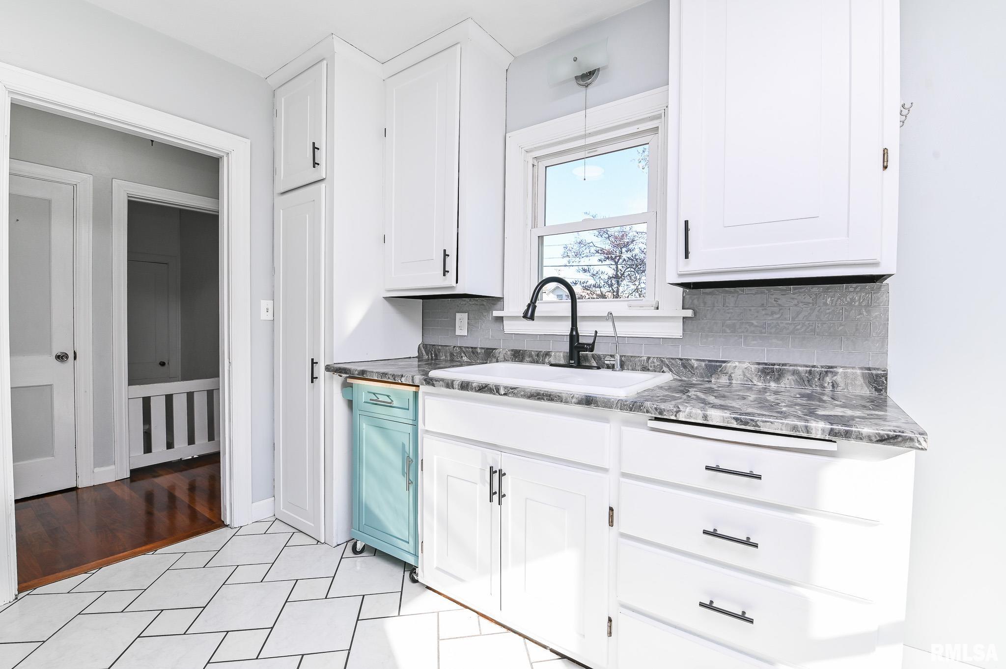 1002 Black Street Pekin, IL 61554 - Photo 8 of 26