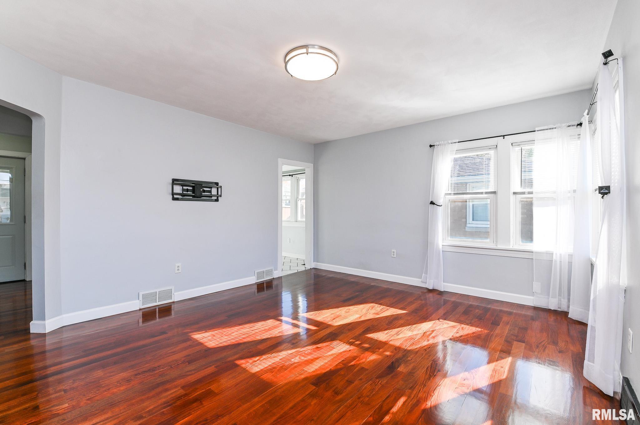 1002 Black Street Pekin, IL 61554 - Photo 10 of 26