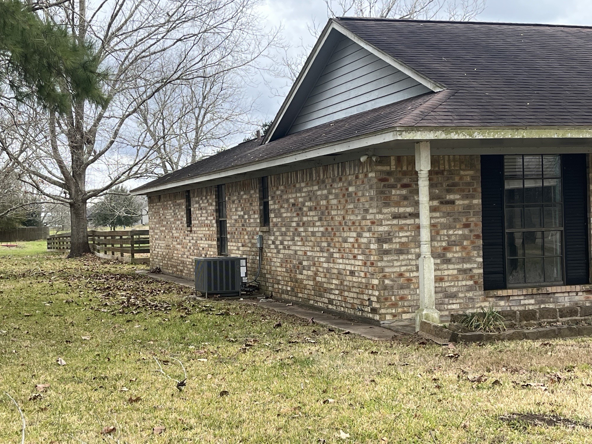 407 Branding Iron Circle Angleton, TX 77515 - Photo 11 of 19