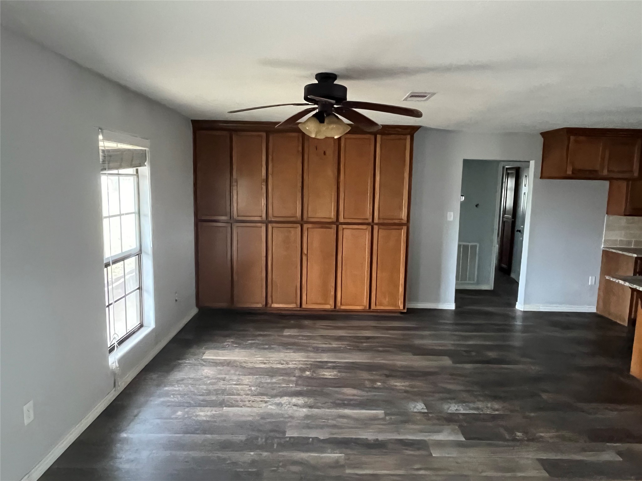 407 Branding Iron Circle Angleton, TX 77515 - Photo 2 of 19