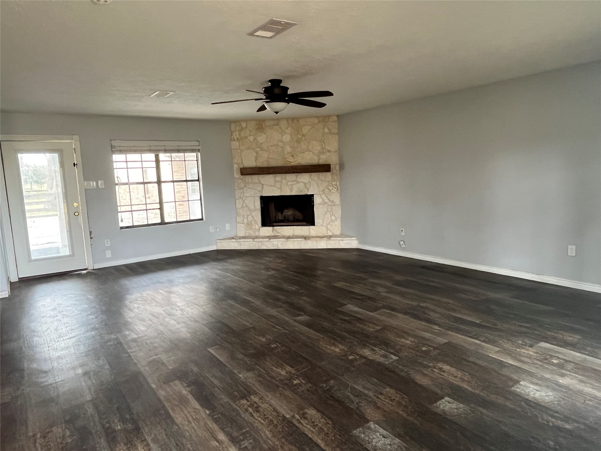 407 Branding Iron Circle Angleton, TX 77515 - Photo 4 of 19