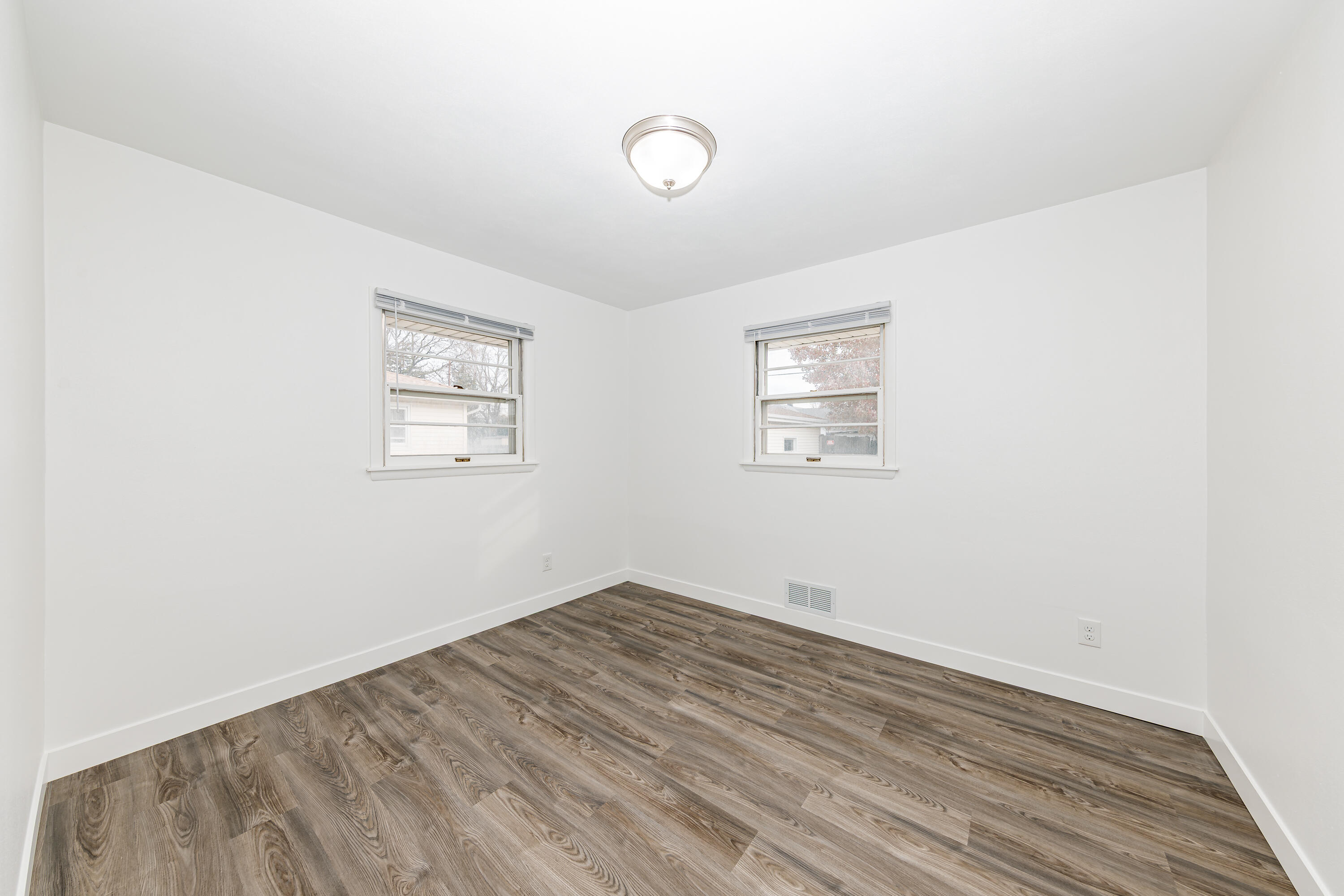 2327 Ohio Street Racine, WI 53405 - Photo 14 of 34 2327 Ohio St-16