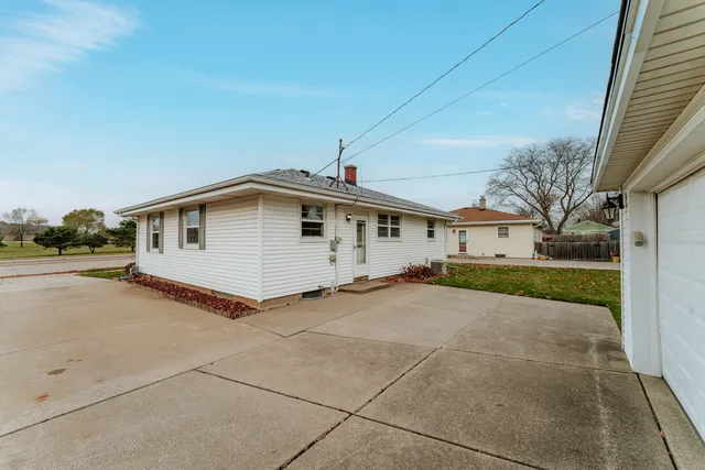 $259,900 | 2327 Ohio Street, Racine, WI 53405