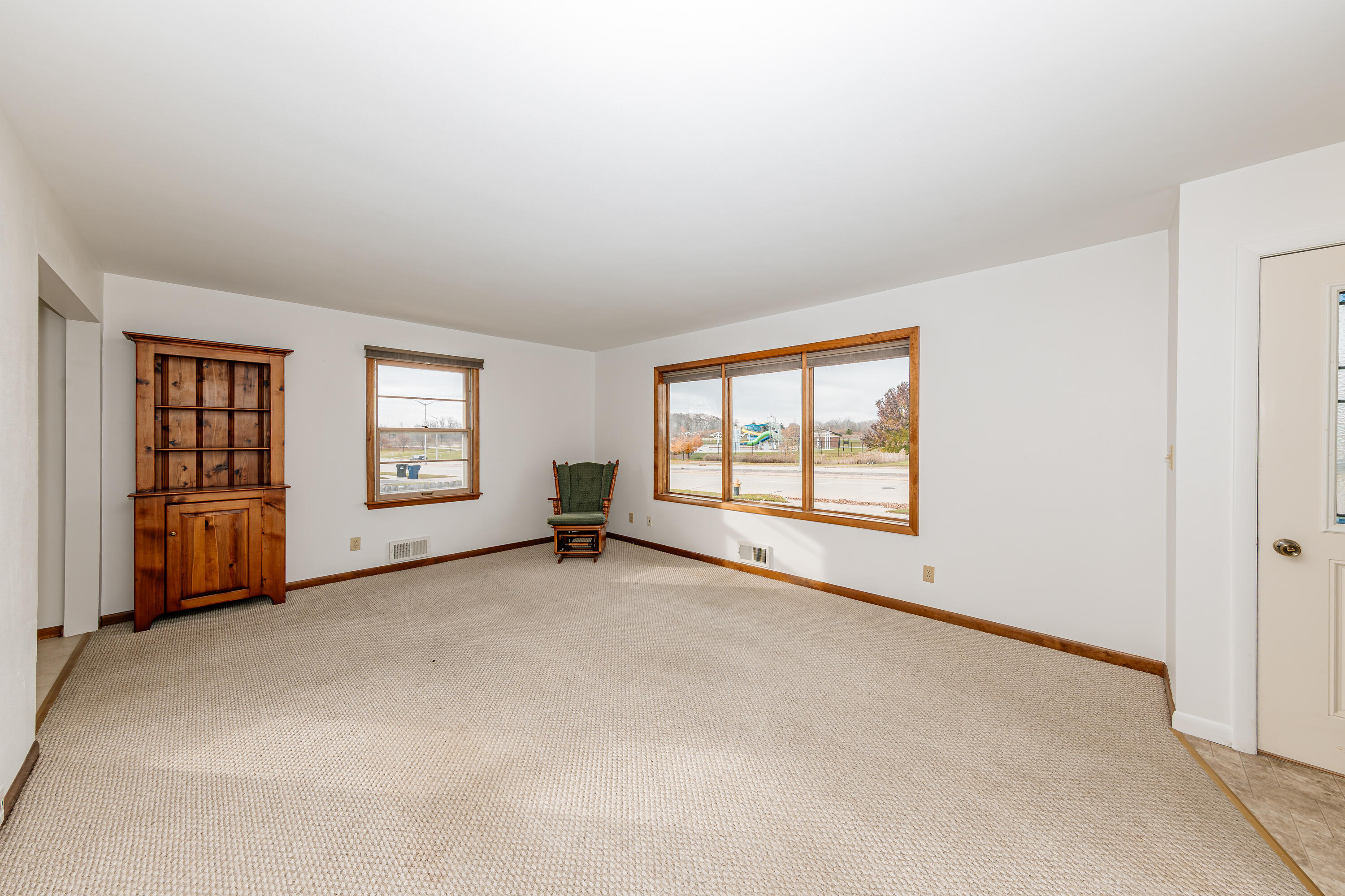 2327 Ohio Street Racine, WI 53405 - Photo 4 of 34 2327 Ohio St-6