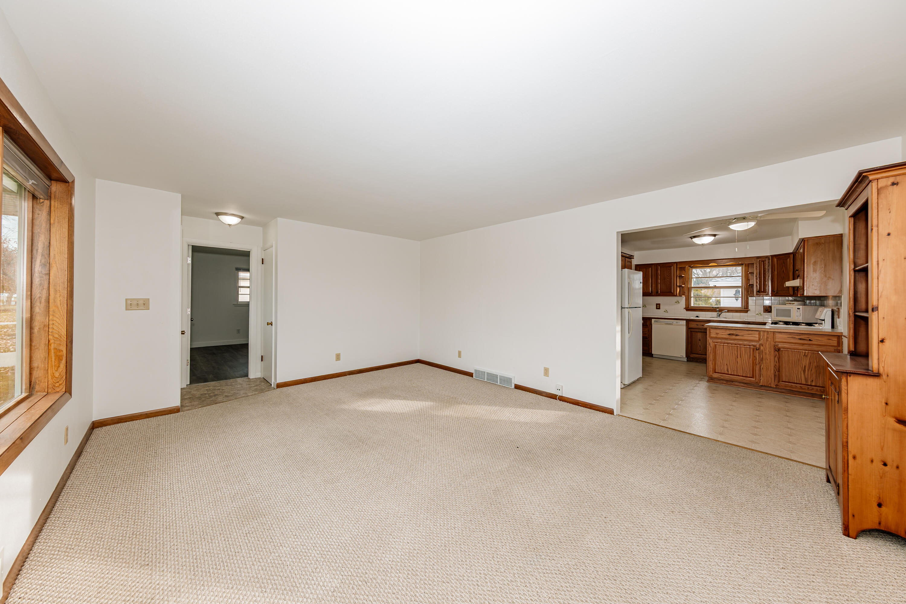 2327 Ohio Street Racine, WI 53405 - Photo 6 of 34 2327 Ohio St-8